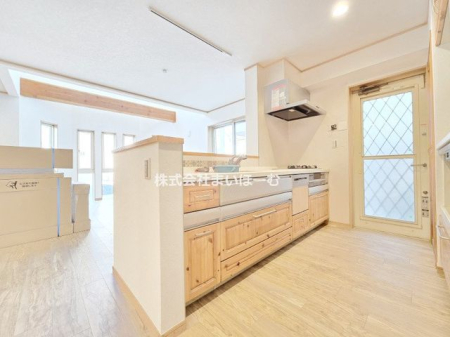 ��ʌ�����s����1���ڂ̒��È�ˌ��ẴL�b�`��